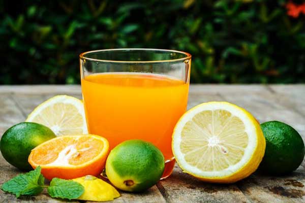 مشروب البرتقال والليمون الساخن